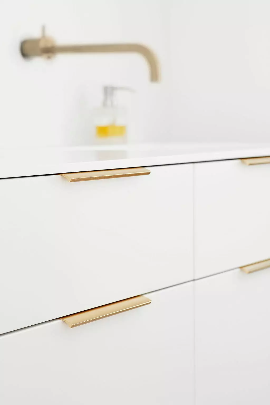 Beslag Design Edge Rechte Handgreep 20 Cm, Koper Geborsteld 2 Beslag Design Edge Rechte Handgreep 20 Cm, Koper Geborsteld - Afbeelding 2