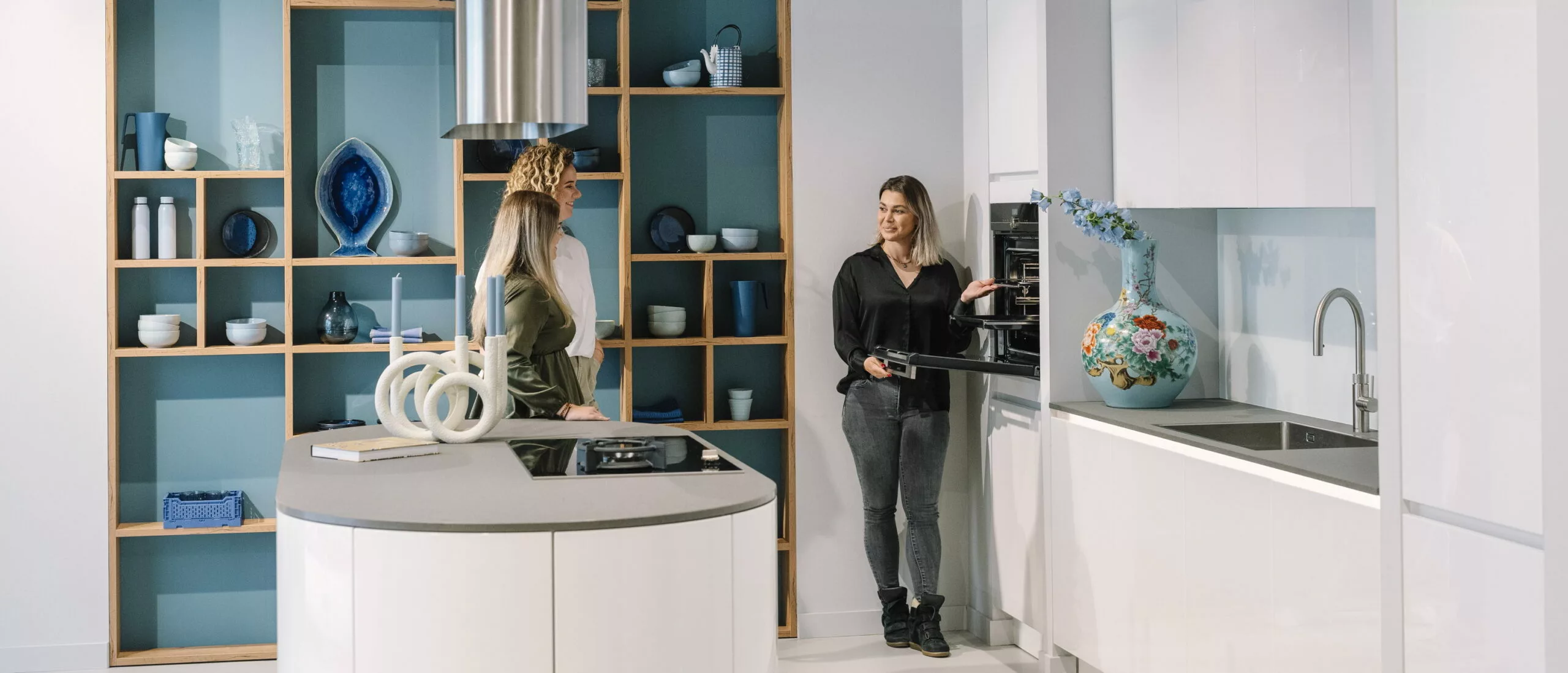 Knoppen & handgrepen Verkoop -Knoppen & handgrepen Verkoop keukencoach keukenindeling advies witte design keuken scaled 1